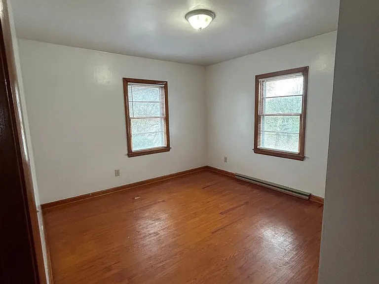 926 E Main St — Photo 9