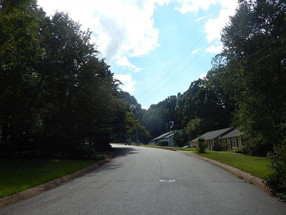 5th image of 355 Knollwood Ln