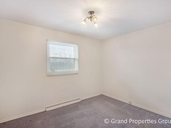 4th image of 3544 Fuller Ave SE