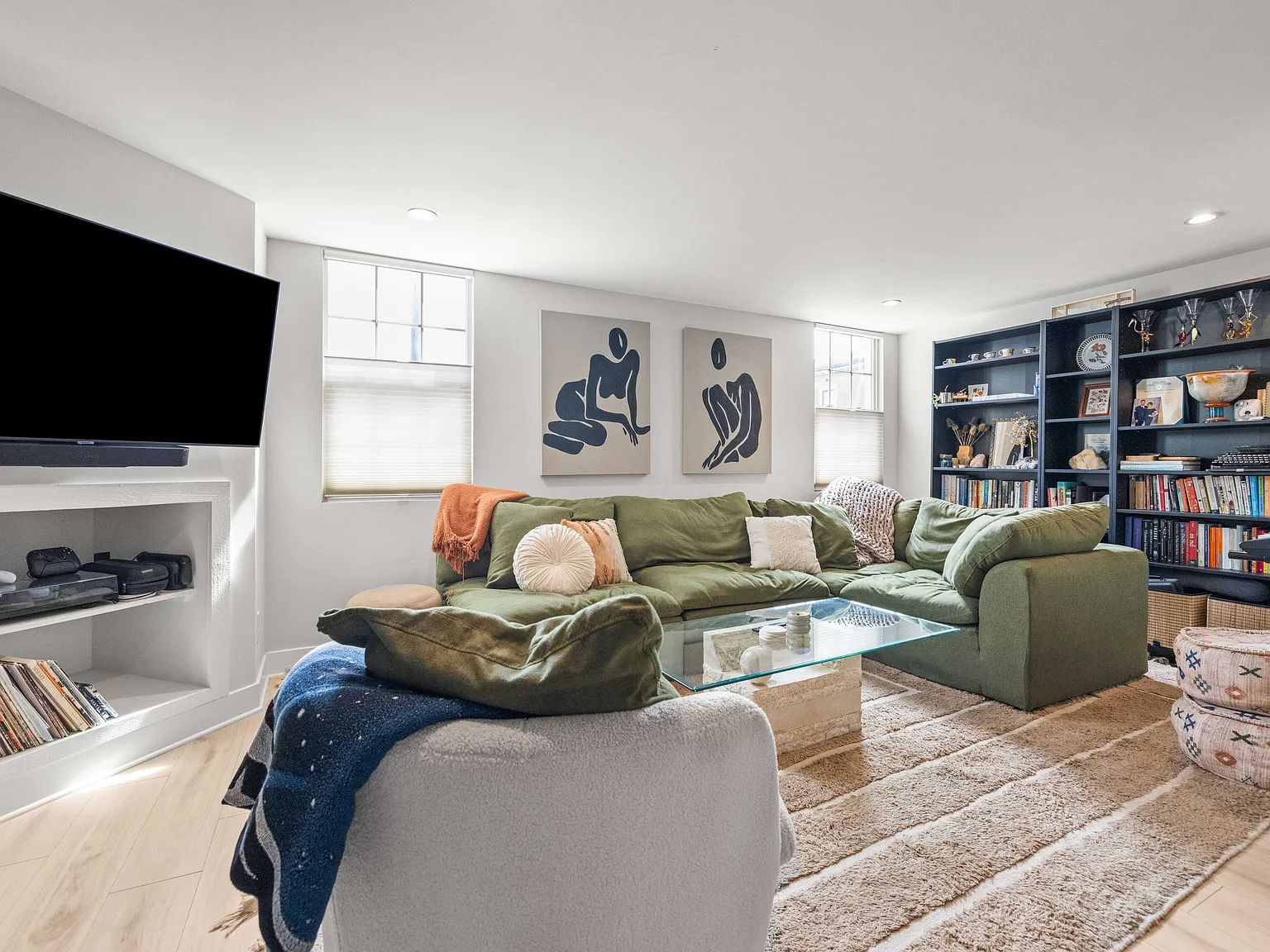 1 bed, 1070 sqft, $2,800 — Photo 2