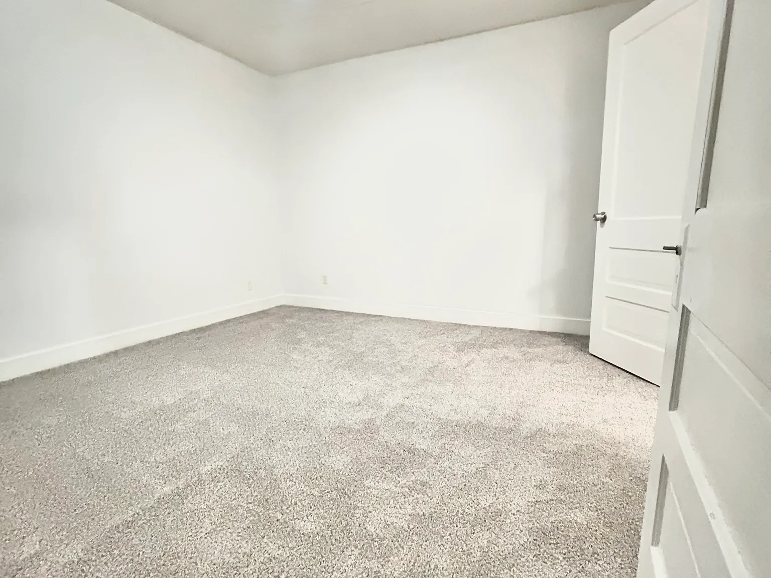 3 bed, 1000 sqft, $1,350 — Photo 3