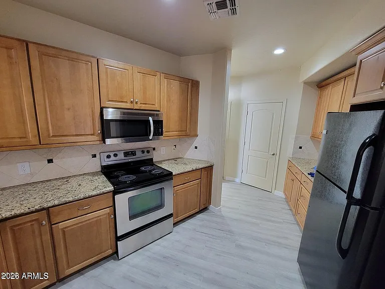 1629 E Grandview Rd — Photo 11