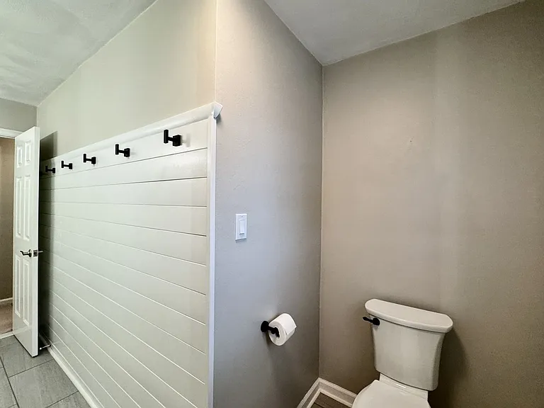 965 Commodore Dr — Photo 40