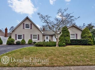 216 Astor Dr, Sayville, NY 11782