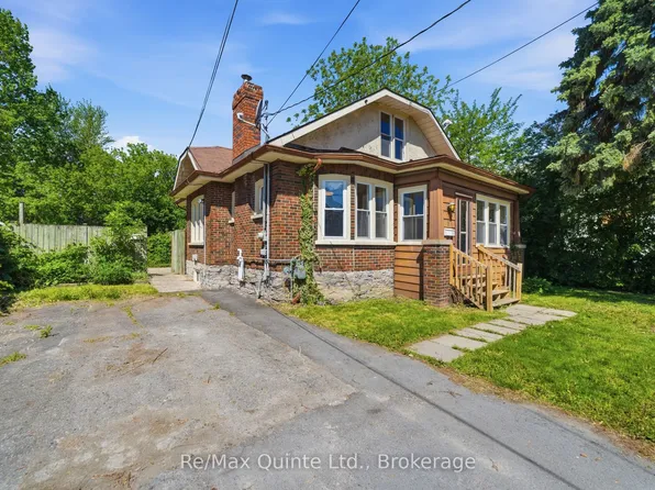8 B Dunbar St, Belleville, ON K8P 3R5