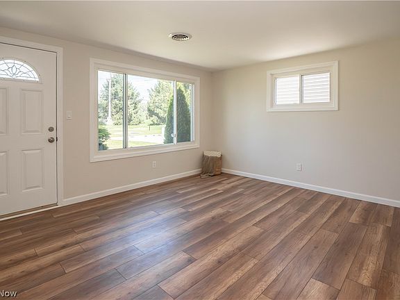 3rd image of 592 Frost Rd