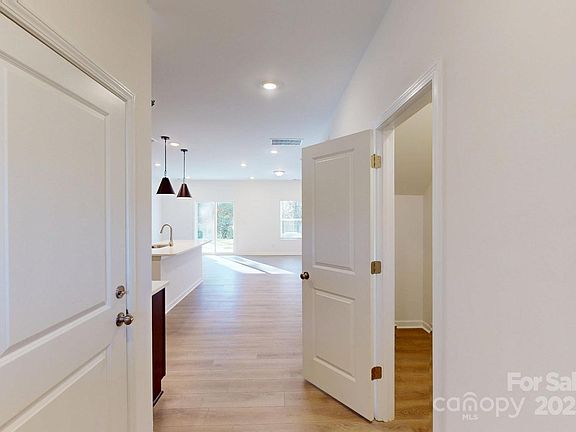 3rd image of 311 Hendley Dr