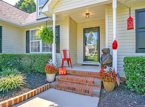 5th image of 912 White Admiral Ln
