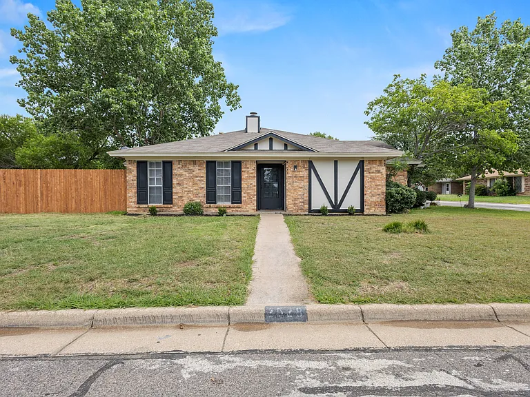 2528 Lido Ln — Photo 3