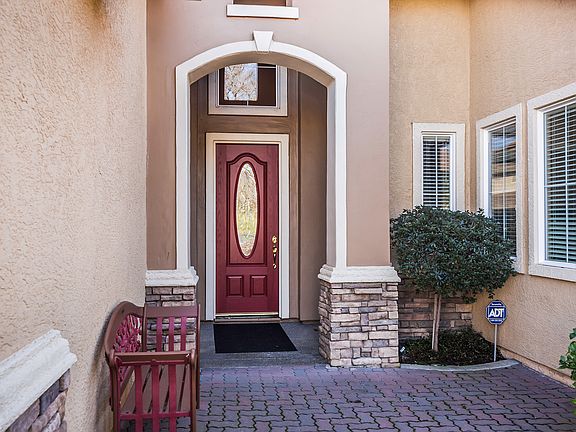2nd image of 1516 McMindes Dr
