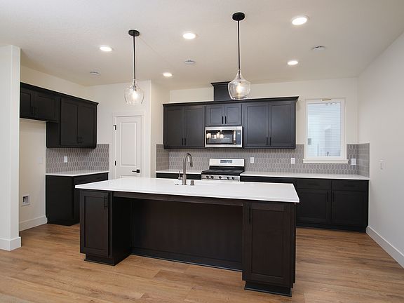 4th image of 871 SE 37th St