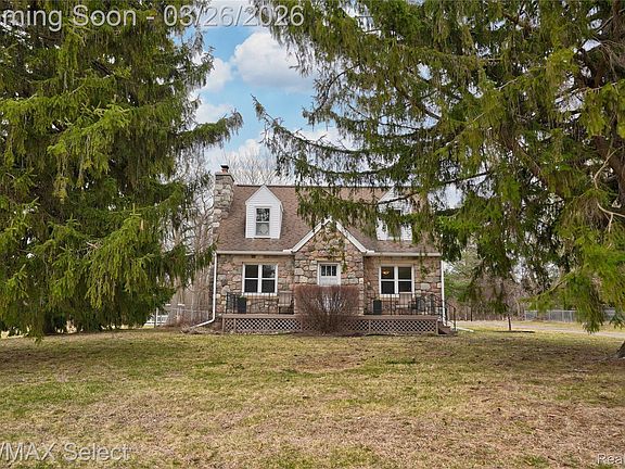 2nd image of 3360 N Elms Rd