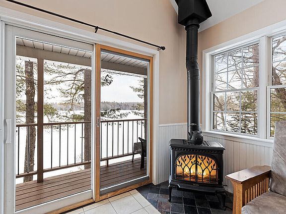 3rd image of 559 Ridge Road