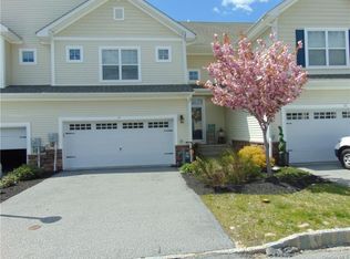 14 Rosecrest Ct, Middletown, NY 10940