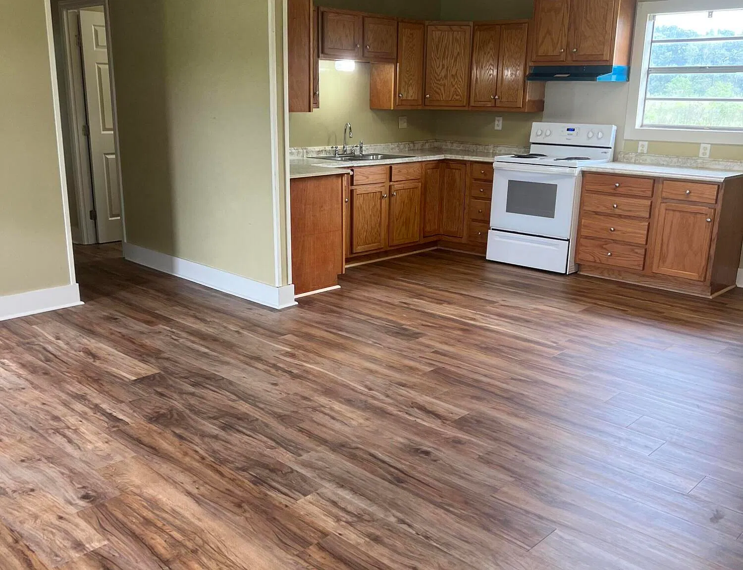 3 bed, 880 sqft, $950 — Photo 3
