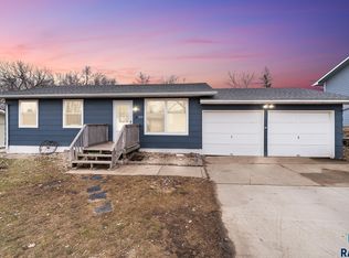 513 Superior Ave, Crooks, SD 57020