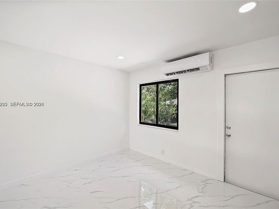 5th image of 5635 Pierce St