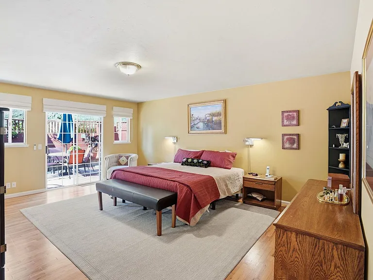241 Soledad Dr — Photo 21