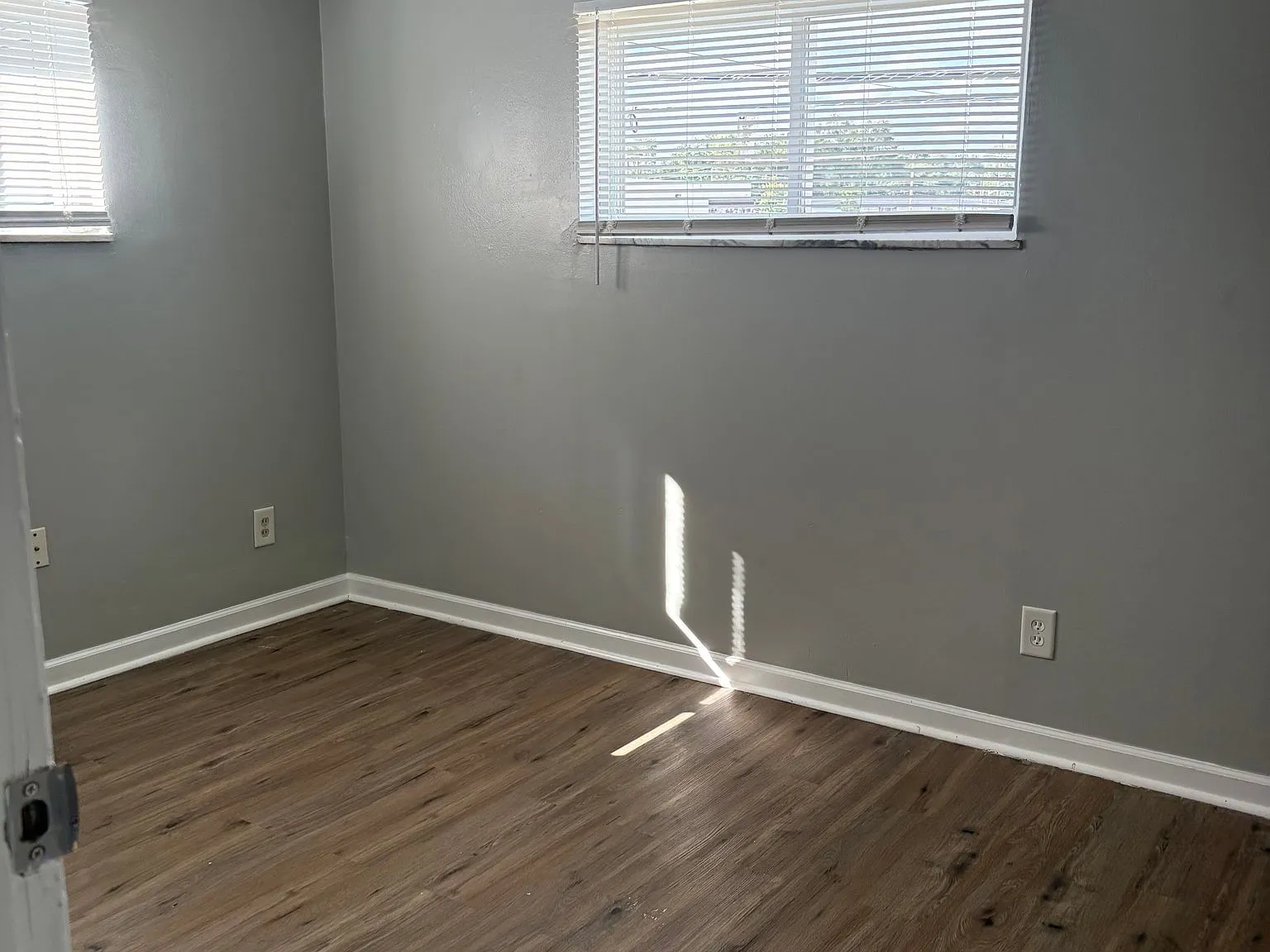 $950 monthly rent on 2 bedroom Available NOW! — Photo 4