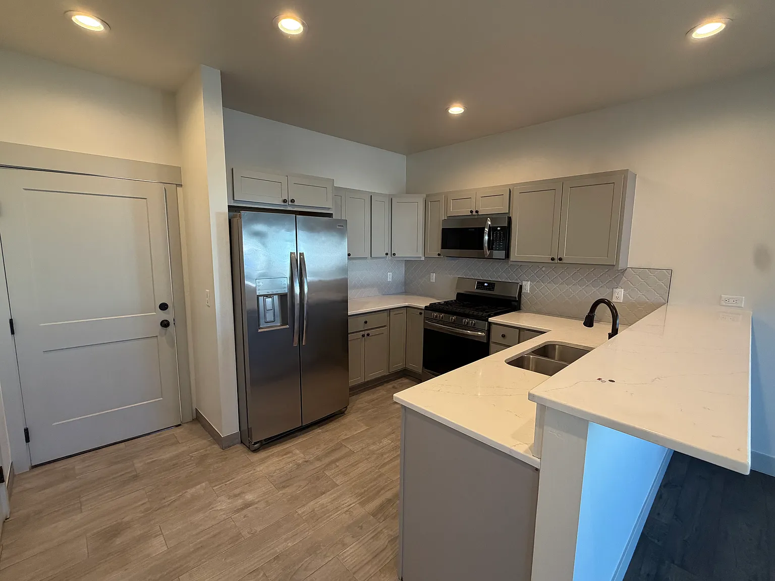 3 bed, 2.5 bath, 1500 sqft, $2,500 — Photo 3