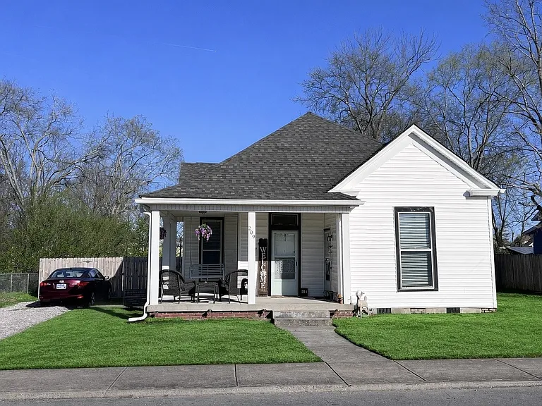 This is a duplex; left side for rent is unit 209-A