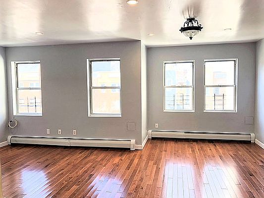1st image of 172 Jefferson Ave #3