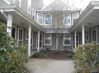 1198 Richmond Rd, Mahwah, NJ 07430