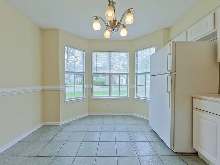 2815 Old Carriage Ln — Photo 6
