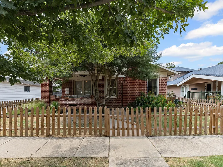 2260 Fairmount Ave — Photo 32