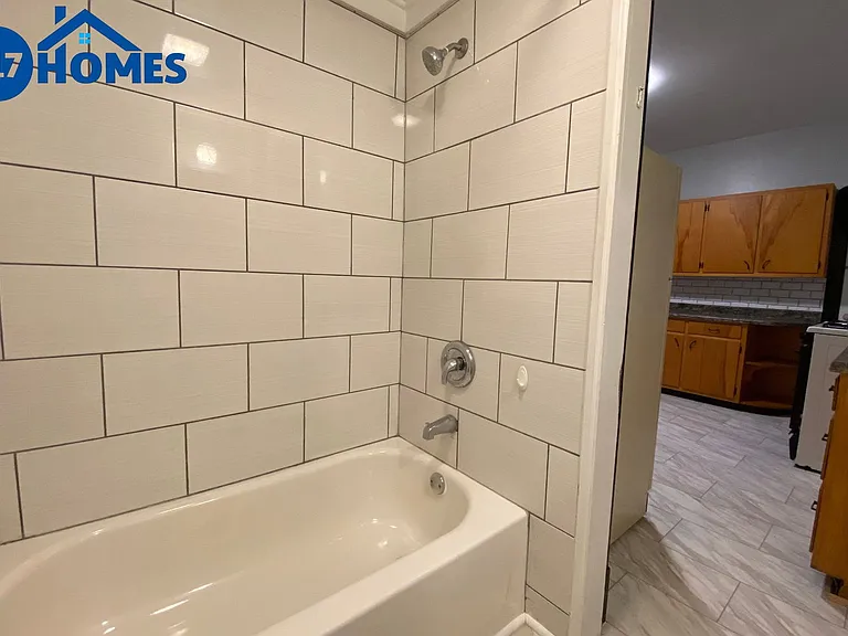 2111 S Garfield Dr — Photo 13