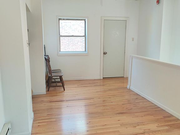 3rd image of 817 W Porter St Floor 2