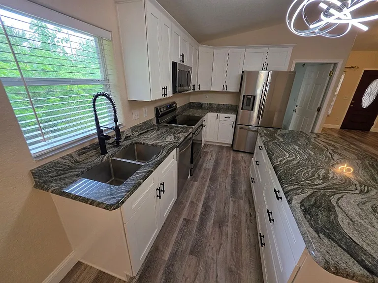 808 Valencia Ave — Photo 6