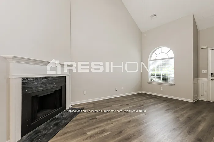 1430 Camelia St — Photo 3