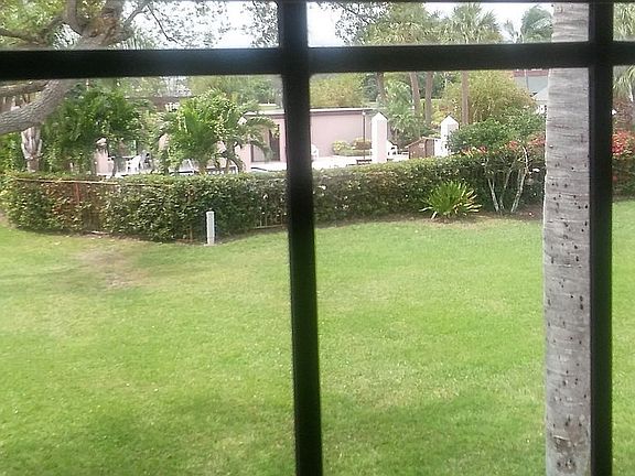 4th image of 3311 SE La Prado Ct