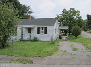 200 Simmons Rd SE, Christiansburg, VA 24073