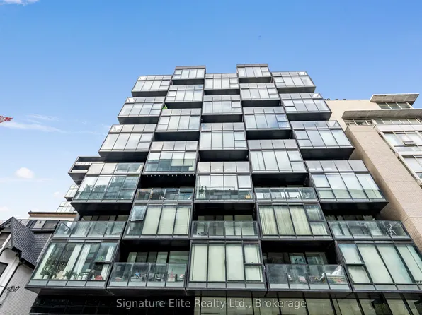 38 Stewart St #209, Toronto, ON M5V 0H1