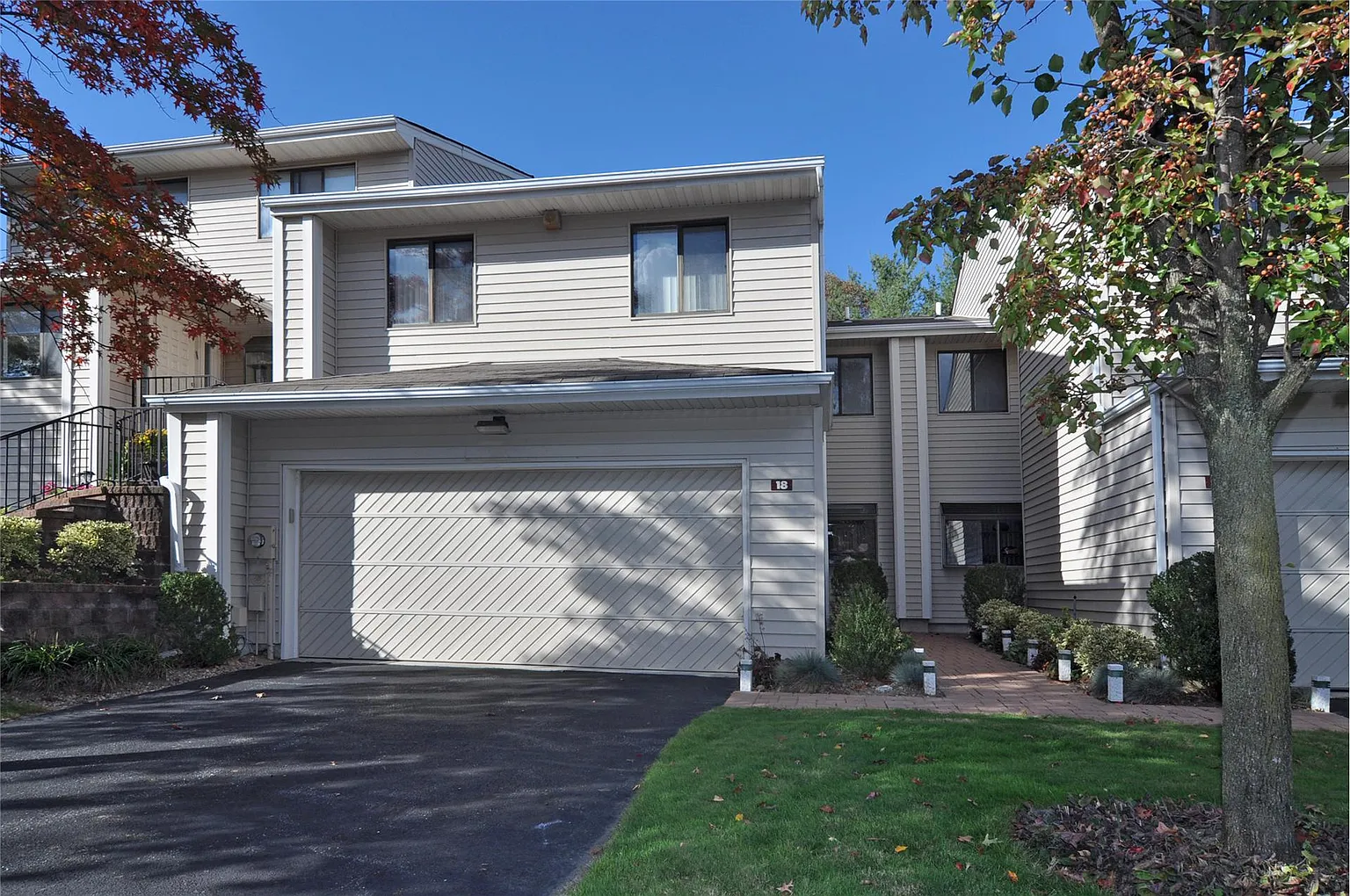 18 Chestnut Ln photo 1