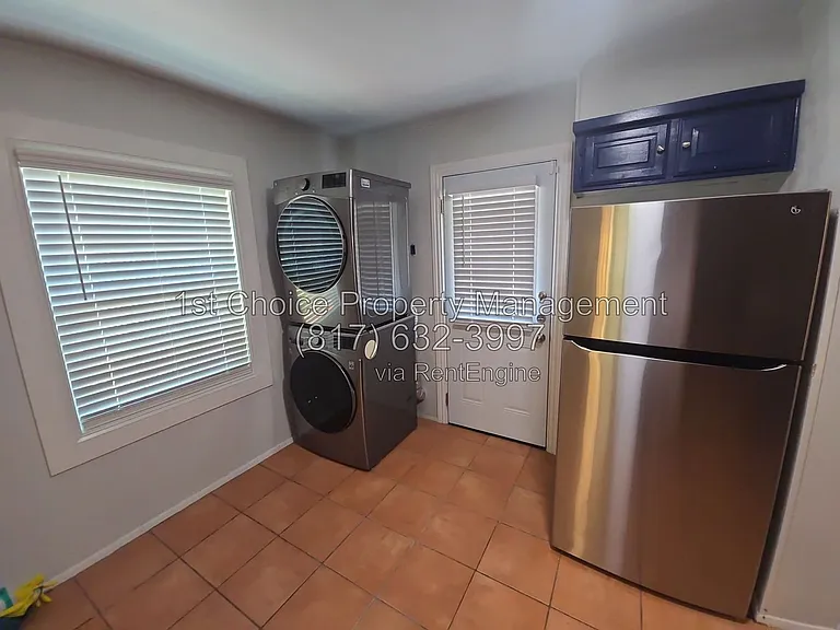 3241 Sandage Ave — Photo 5