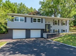 20 Hallo St, Edison, NJ 08837