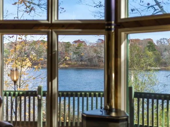 325 Carriage Shop Rd, East Falmouth, MA 02536
