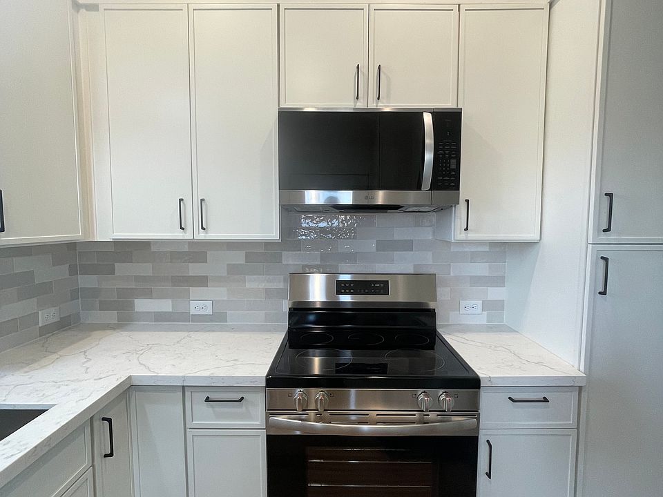 Stainless 30" Electric range/oven with microwave range/hood combonation, full height tile backsplash with solid quartz countertops