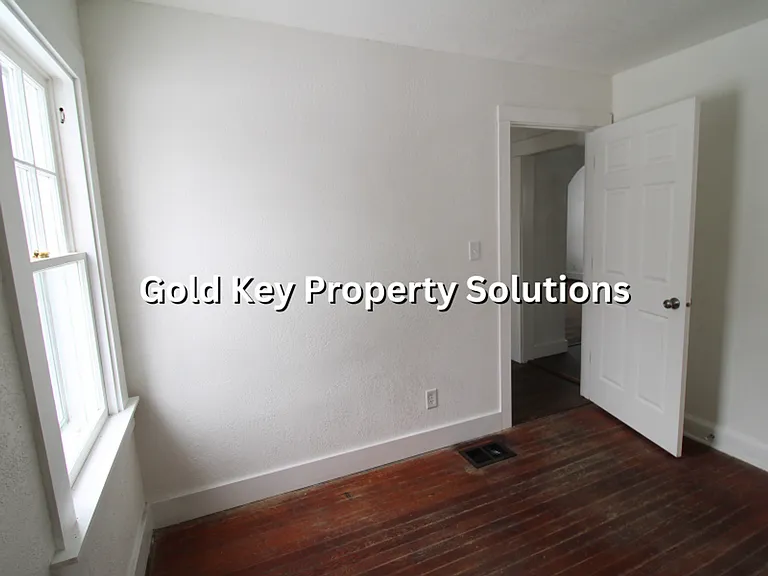 605 W 10th St — Photo 14