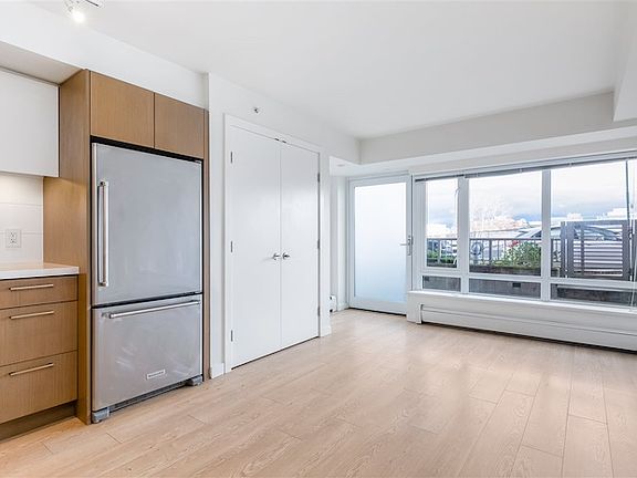 5th image of 382 E 1st Ave