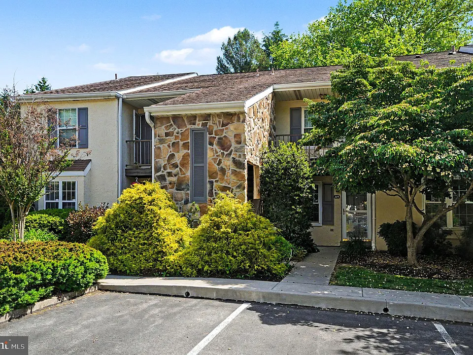 205 Valley Stream Ln #205