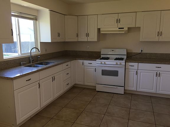 5th image of 3317 N Alameda Ave