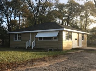 713 10th St, Waupaca, WI 54981