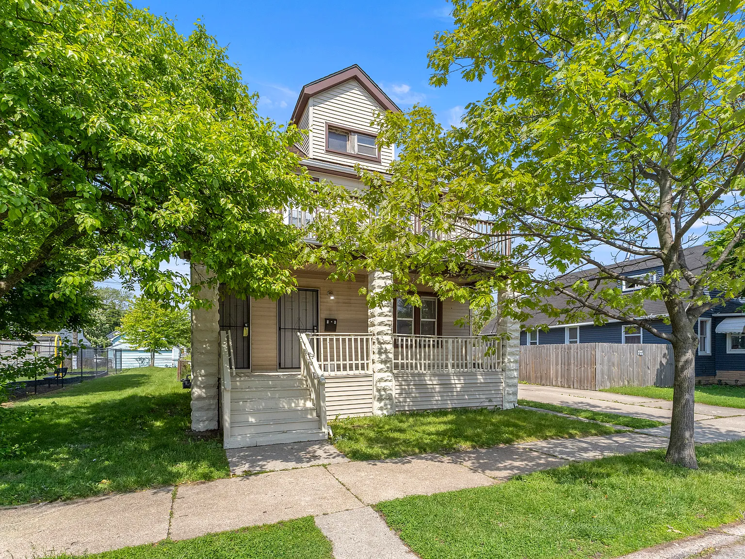 5 bed, 1900 sqft, $2,000 — Photo 3