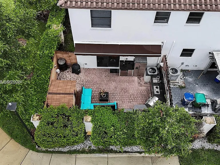 NW 103rd Pl — Photo 5