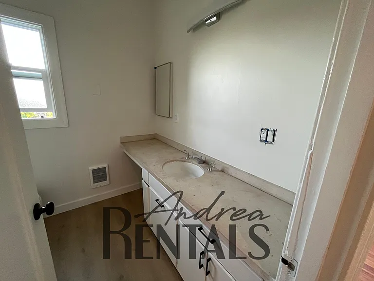 1145 Virginia St — Photo 14