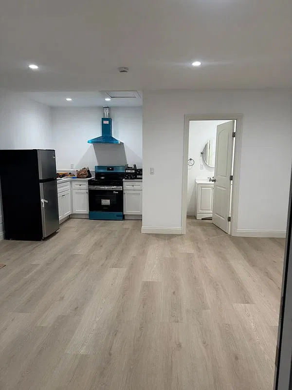 Studio, 1.0 bath, 370 sqft, $1,650 — Photo 3